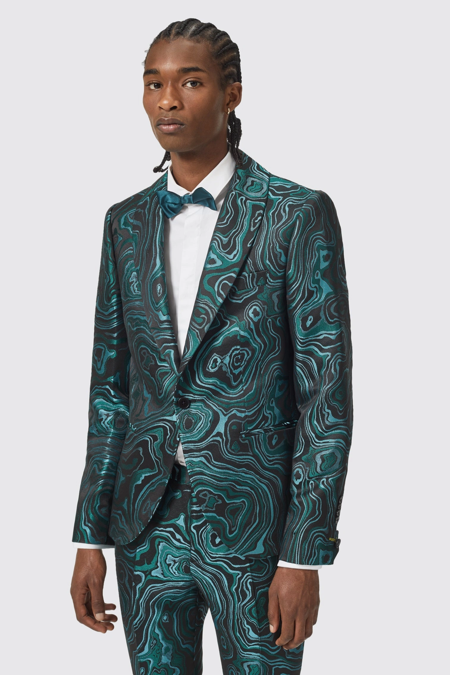 Elegant Adichie Slim Fit Jacquard Suit – A Verdant Statement Piece.