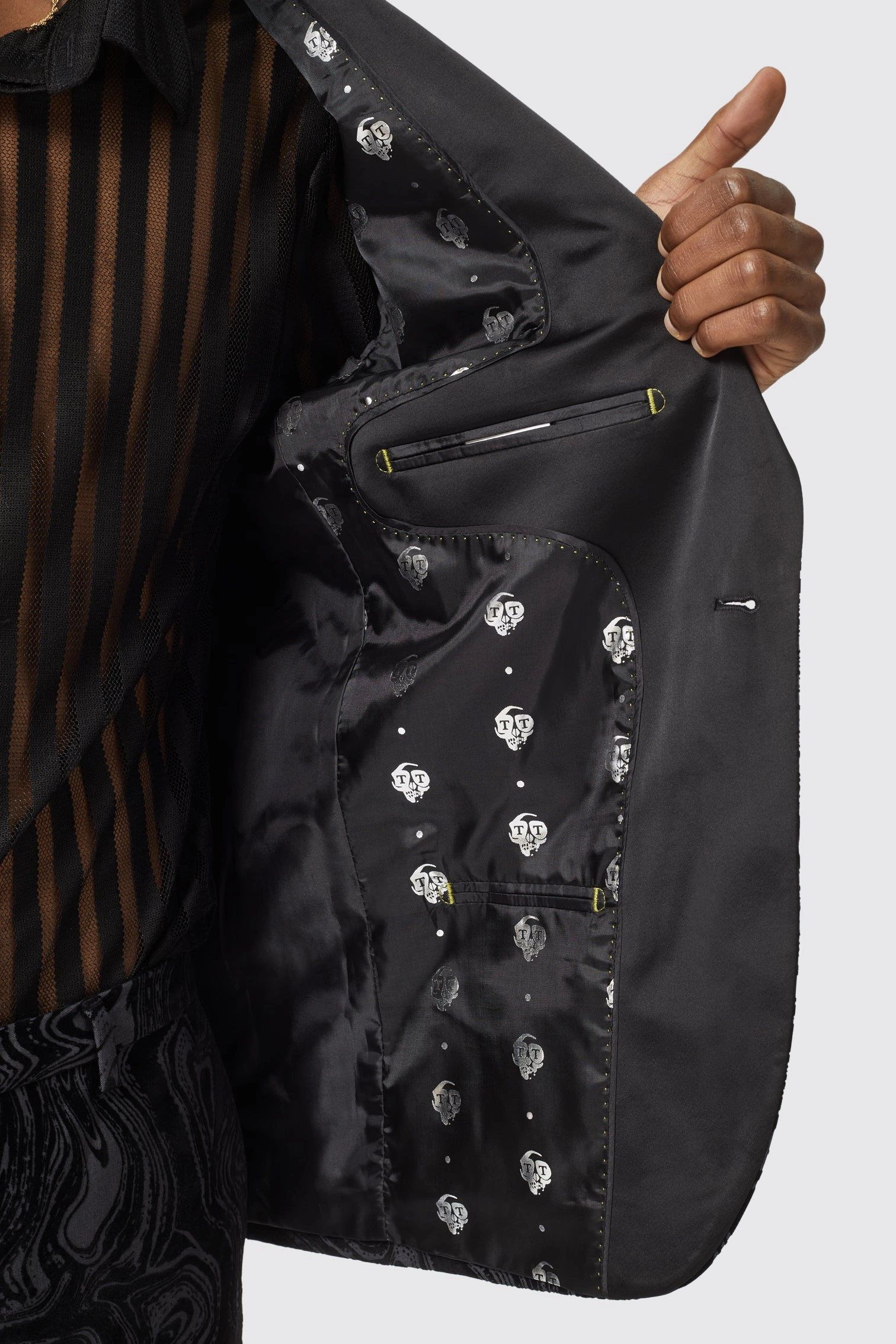 Angelou: The Sleek Black Jacket. Effortless Style, Timeless Cool. Get Yours Today.
